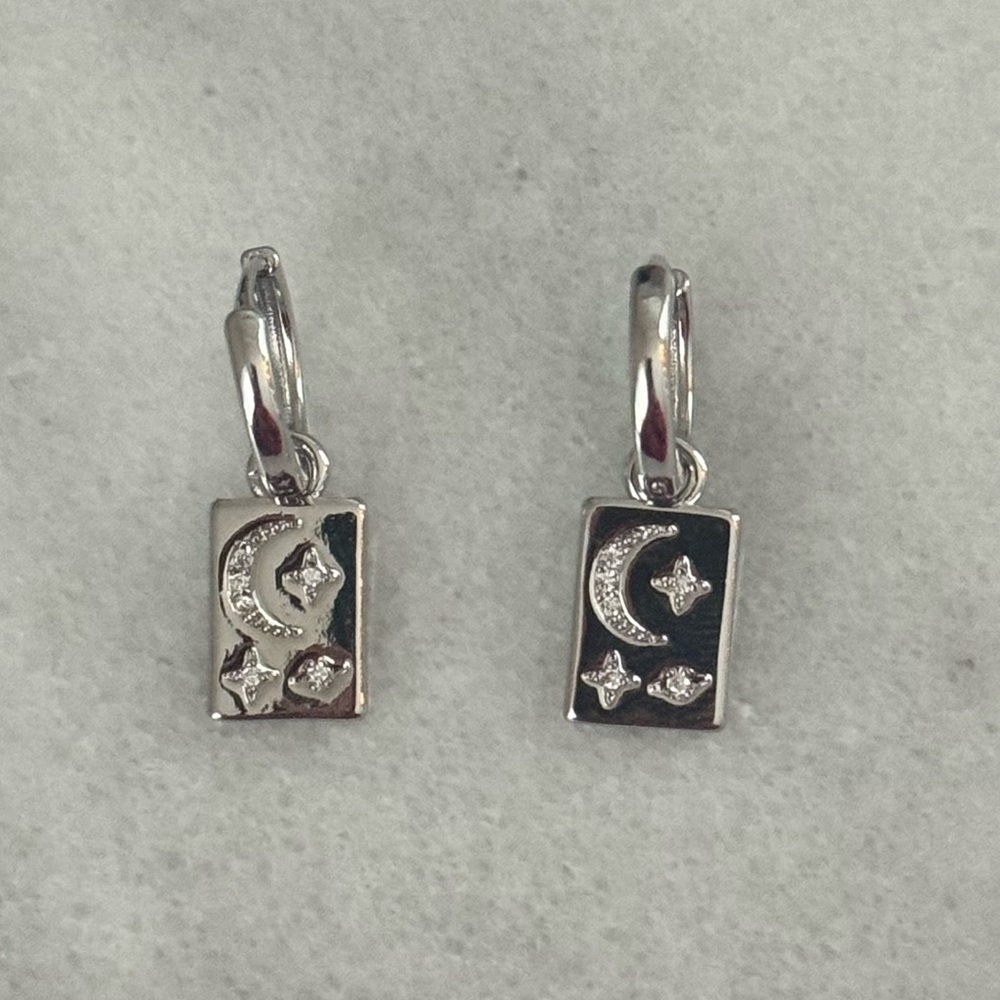 Sterling Silver Star Moon Crystal Square Pendant
Brand New
Sterling Silver